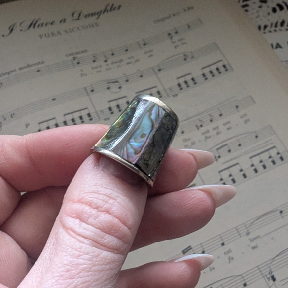 Floral Mother of Pearl Abalone Shell Thimble - Picture 4 of 6